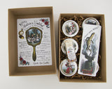 Alice's Adventures in Wonderland Candle Compendium / candle and tea boxset